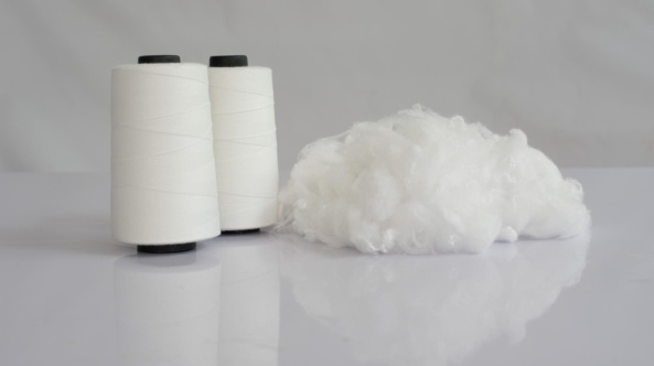 Bobine de fil blanc